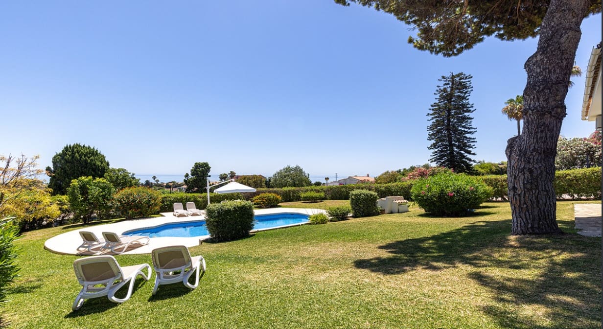 4 bedroom Villa for sale in Manilva with pool - € 1,100,000 (Ref: 10049997)