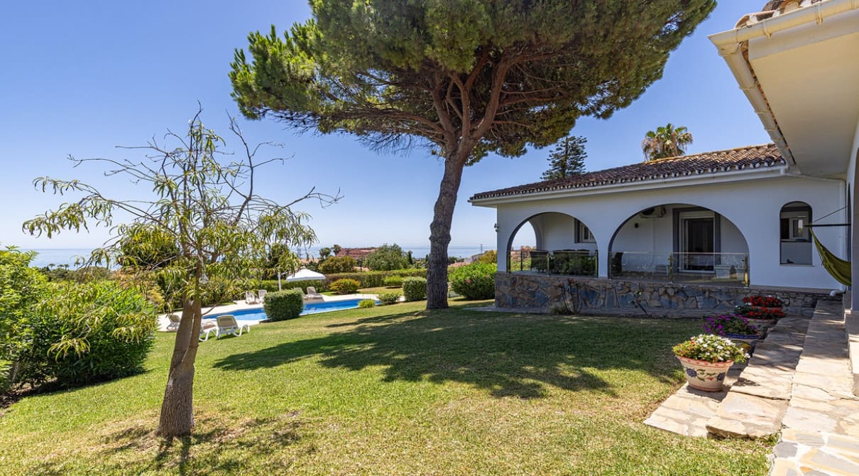 4 bedroom Villa for sale in Manilva with pool - € 1,100,000 (Ref: 10049997)