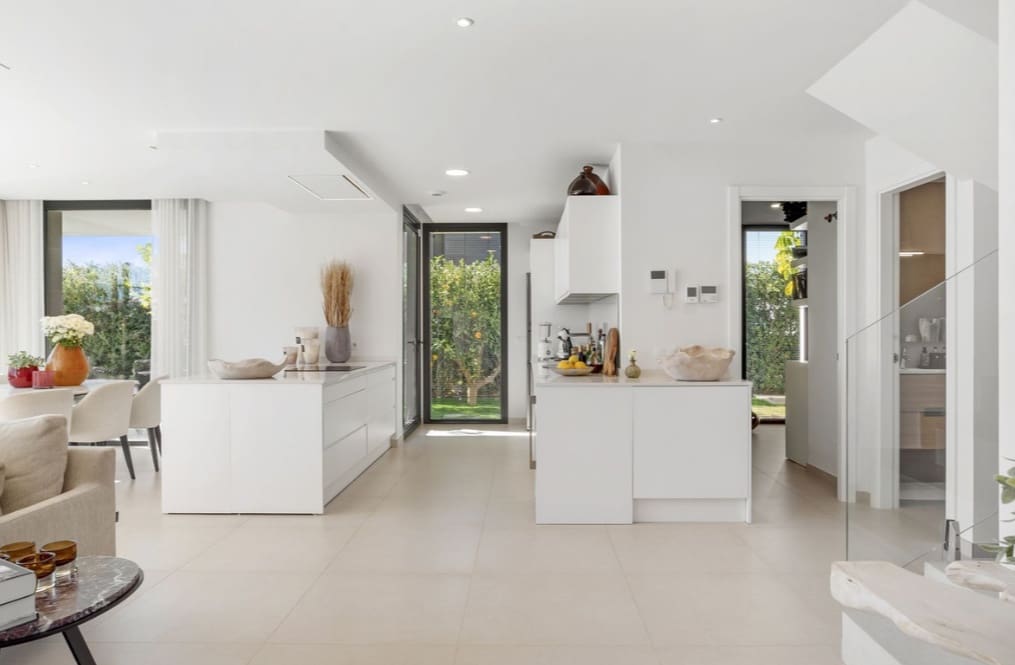 3 slaapkamer Villa te koop in Manilva met zwembad garage - € 1.395.000 (Ref: 10070413)
