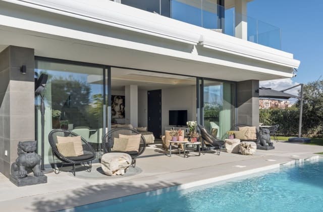 3 slaapkamer Villa te koop in Puerto de la Duquesa, Manilva met zwembad garage - € 1.395.000 (Ref: 10070413)