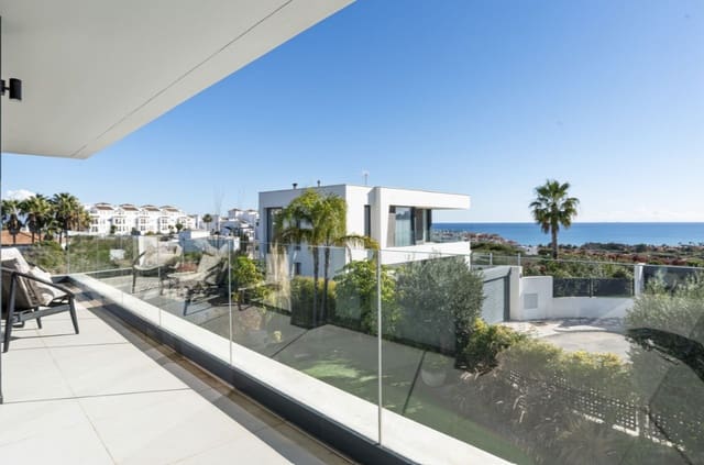 3 slaapkamer Villa te koop in Puerto de la Duquesa, Manilva met zwembad garage - € 1.395.000 (Ref: 10070413)