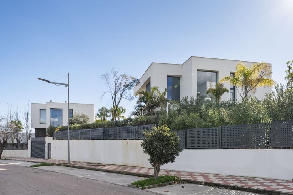 3 slaapkamer Villa te koop in Manilva met zwembad garage - € 1.395.000 (Ref: 10070413)