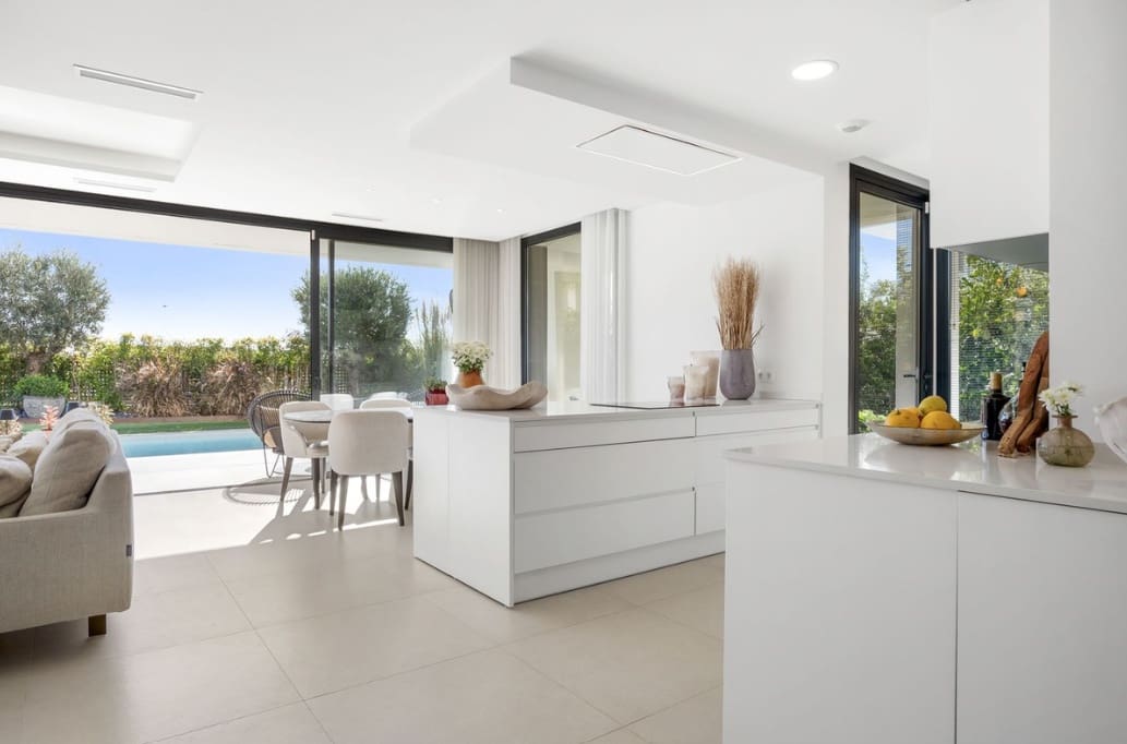 3 slaapkamer Villa te koop in Manilva met zwembad garage - € 1.395.000 (Ref: 10070413)