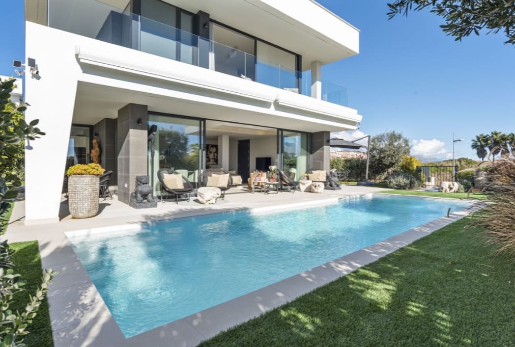 3 slaapkamer Villa te koop in Manilva met zwembad garage - € 1.395.000 (Ref: 10070413)