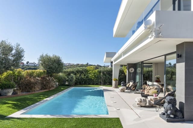 3 slaapkamer Villa te koop in Puerto de la Duquesa, Manilva met zwembad garage - € 1.395.000 (Ref: 10070413)