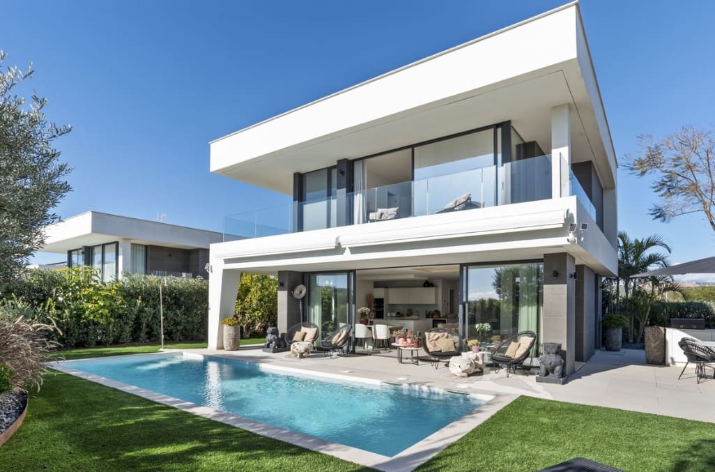 3 slaapkamer Villa te koop in Manilva met zwembad garage - € 1.395.000 (Ref: 10070413)