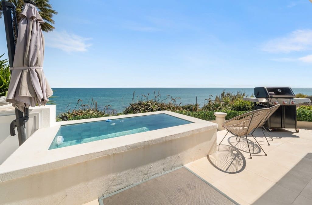 4 soverom Villa til salgs i Estepona med svømmebasseng garasje - € 1 695 000 (Ref: 10088951)