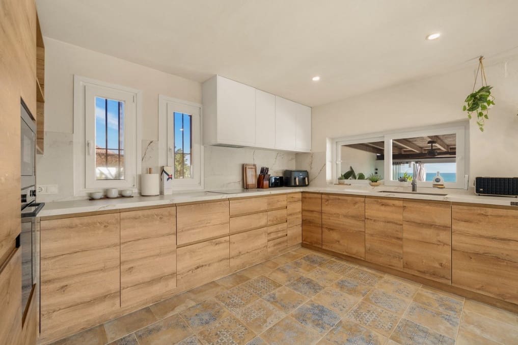 4 soverom Villa til salgs i Estepona med svømmebasseng garasje - € 1 695 000 (Ref: 10088951)
