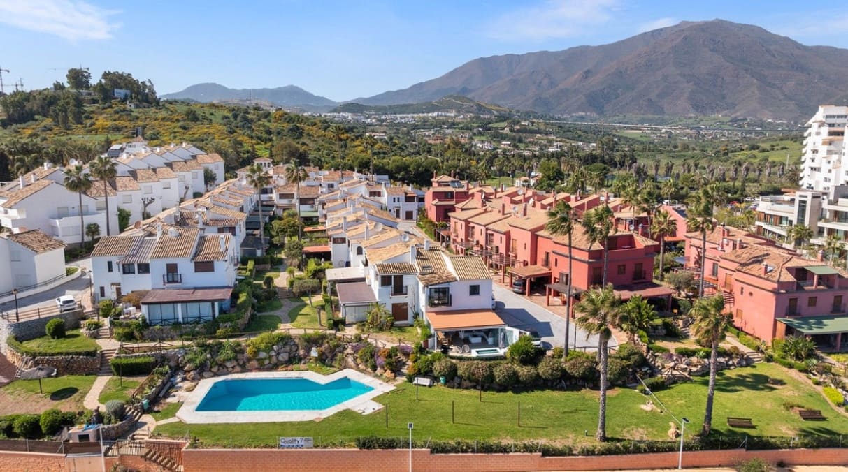 4 soverom Villa til salgs i Estepona med svømmebasseng garasje - € 1 695 000 (Ref: 10088951)