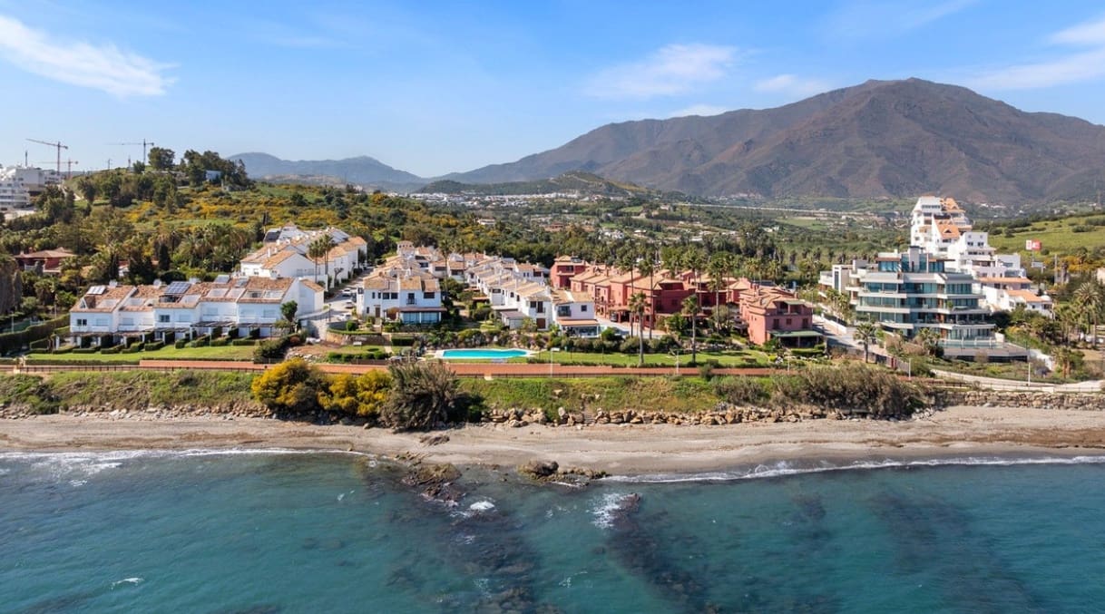 4 soverom Villa til salgs i Estepona med svømmebasseng garasje - € 1 695 000 (Ref: 10088951)