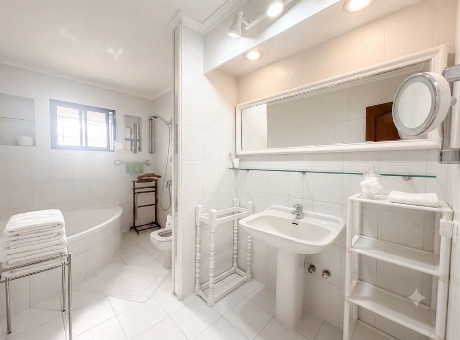 3 Zimmer Villa zu verkaufen in Mijas Costa mit Pool Garage - 950.000 € (Ref: 10088953)