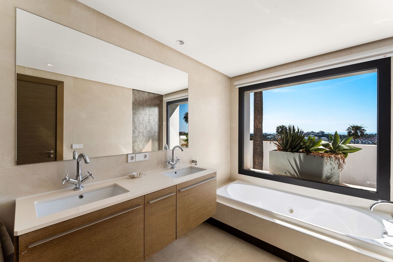 5 quarto Moradia para venda em Marbella com piscina garagem - 2 595 000 € (Ref: 10115495)