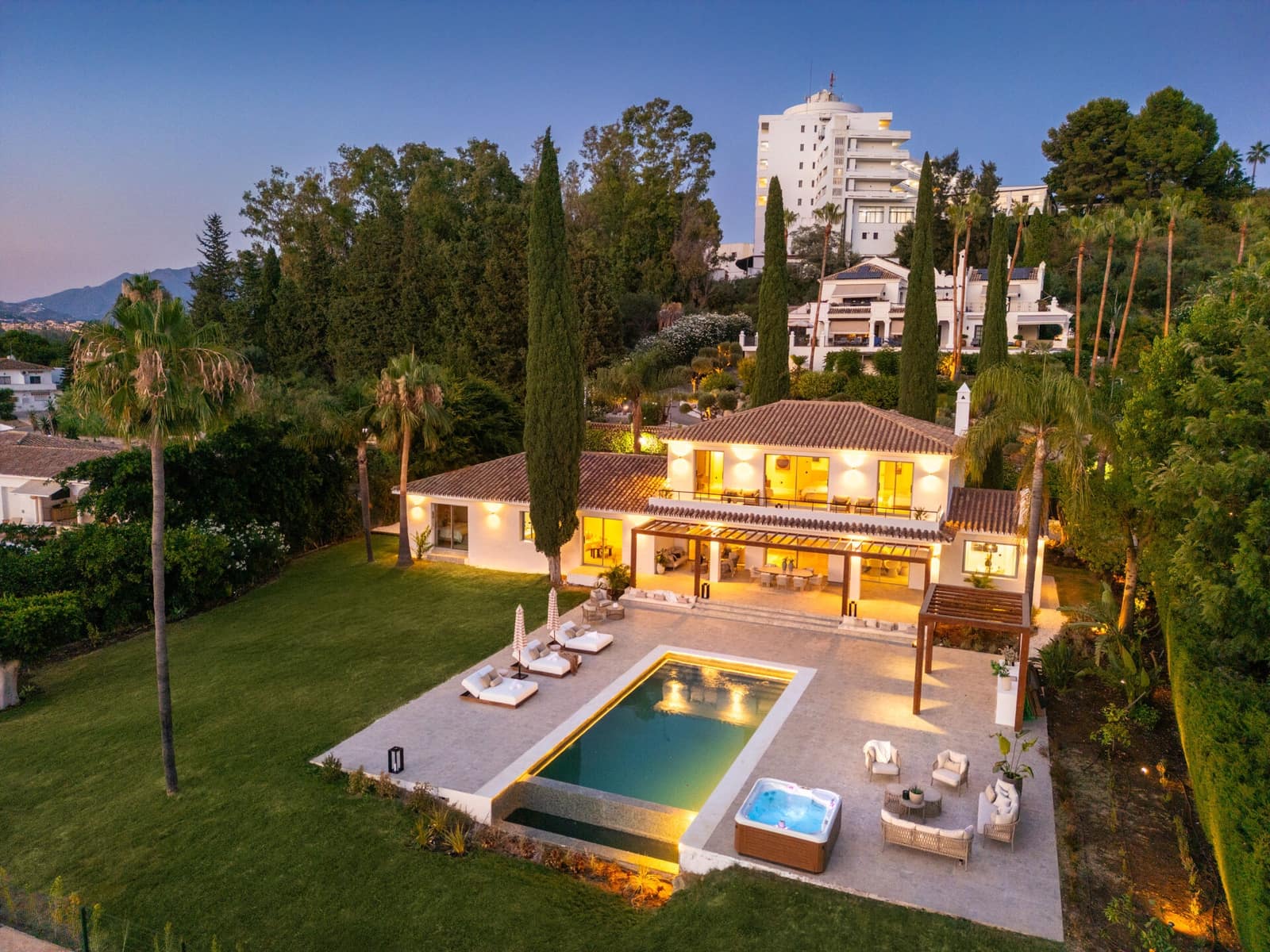 5 Zimmer Villa zu verkaufen in Marbella mit Pool Garage - 3.595.000 € (Ref: 10115497)