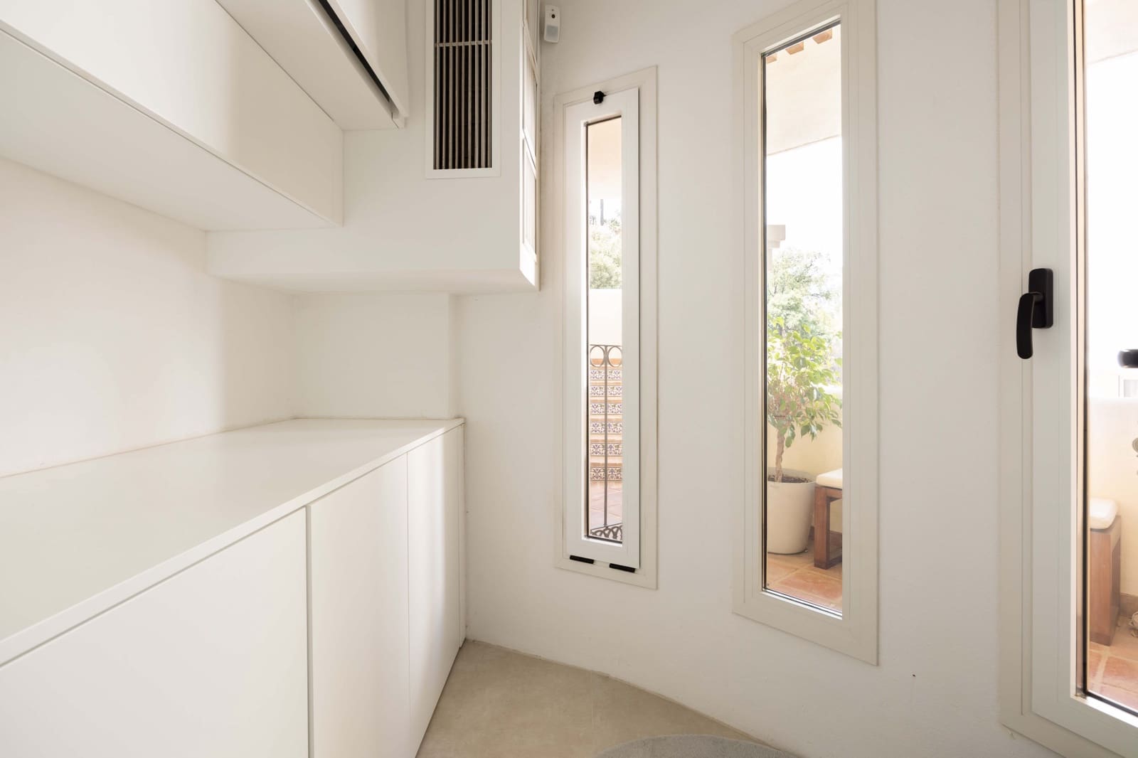 3 sypialnia Apartament na sprzedaż w Marbella z basenem garażem - 1 500 000 € (Ref: 10115500)
