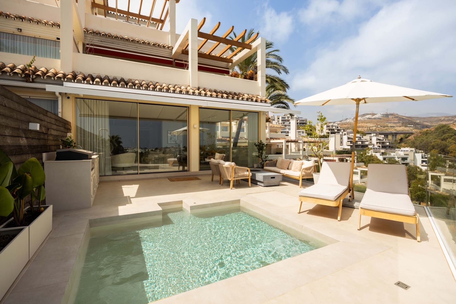 3 sypialnia Apartament na sprzedaż w Marbella z basenem garażem - 1 500 000 € (Ref: 10115500)