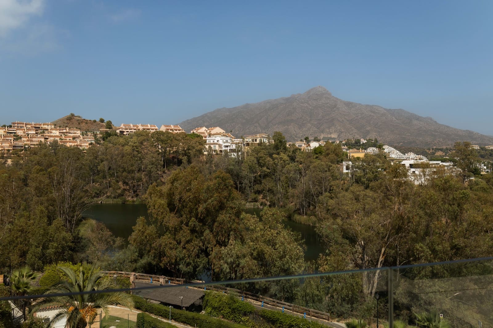 3 sypialnia Apartament na sprzedaż w Marbella z basenem garażem - 1 500 000 € (Ref: 10115500)