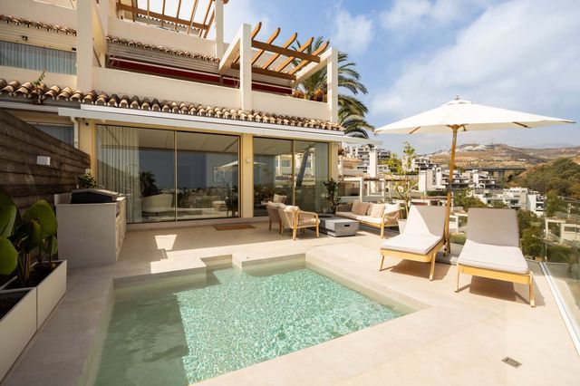 3 sypialnia Apartament na sprzedaż w Marbella z basenem garażem - 1 500 000 € (Ref: 10115500)