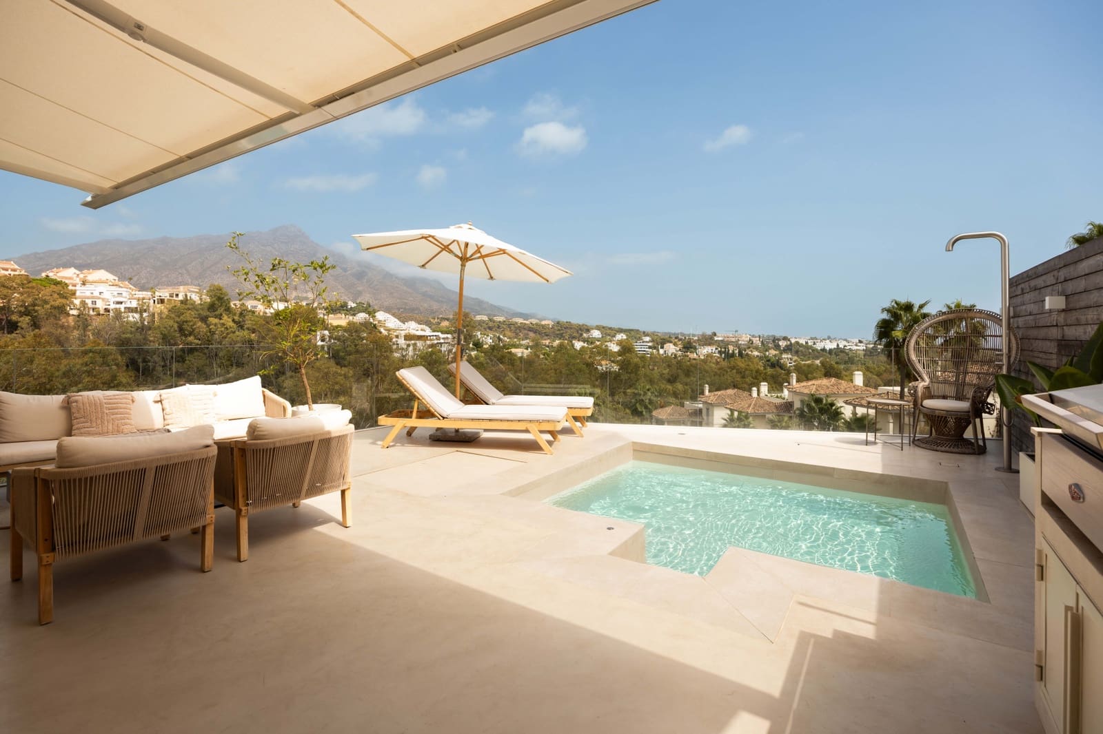 3 sypialnia Apartament na sprzedaż w Marbella z basenem garażem - 1 500 000 € (Ref: 10115500)