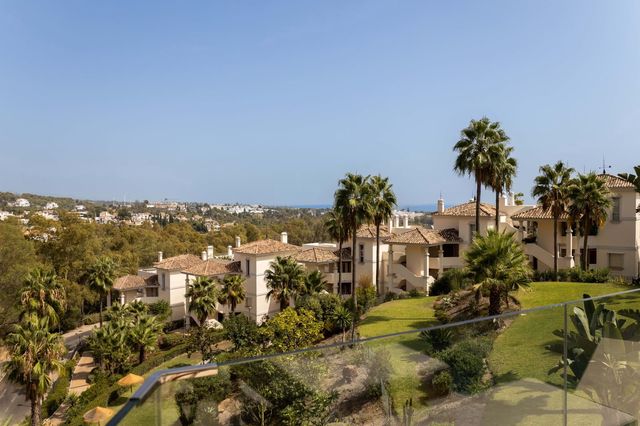 3 sypialnia Apartament na sprzedaż w Marbella z basenem garażem - 1 500 000 € (Ref: 10115500)