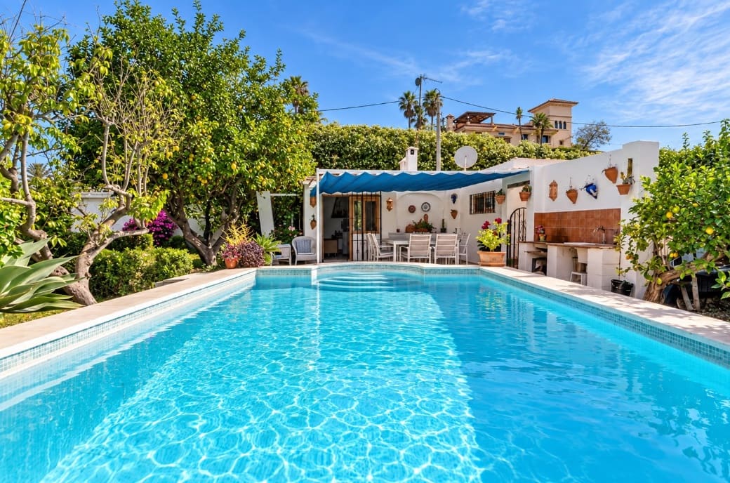 2 sovrum Villa till salu i Estepona med pool garage - 550 000 € (Ref: 10118909)