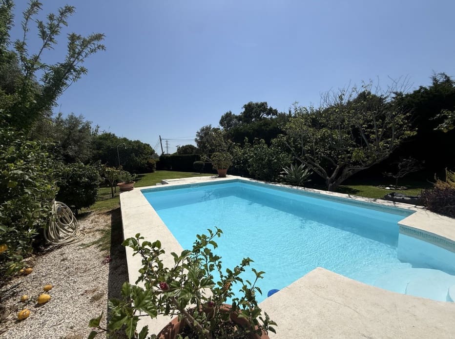 2 sovrum Villa till salu i Estepona med pool garage - 550 000 € (Ref: 10118909)