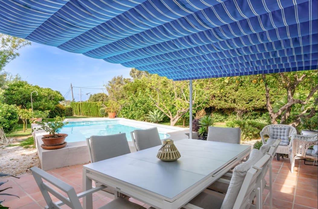 2 sovrum Villa till salu i Estepona med pool garage - 550 000 € (Ref: 10118909)