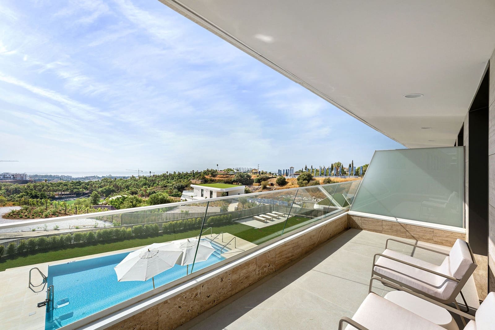 2 slaapkamer Appartement te koop in Estepona met zwembad garage - € 1.175.000 (Ref: 10118911)