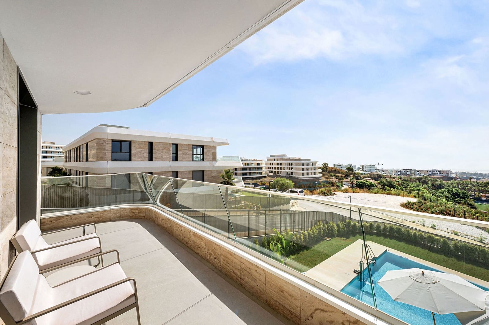 2 slaapkamer Appartement te koop in Estepona met zwembad garage - € 1.175.000 (Ref: 10118911)