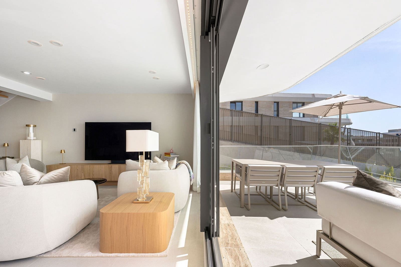 2 slaapkamer Appartement te koop in Estepona met zwembad garage - € 1.175.000 (Ref: 10118911)