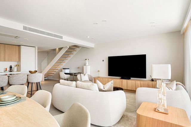 2 slaapkamer Appartement te koop in Estepona met zwembad garage - € 1.175.000 (Ref: 10118911)