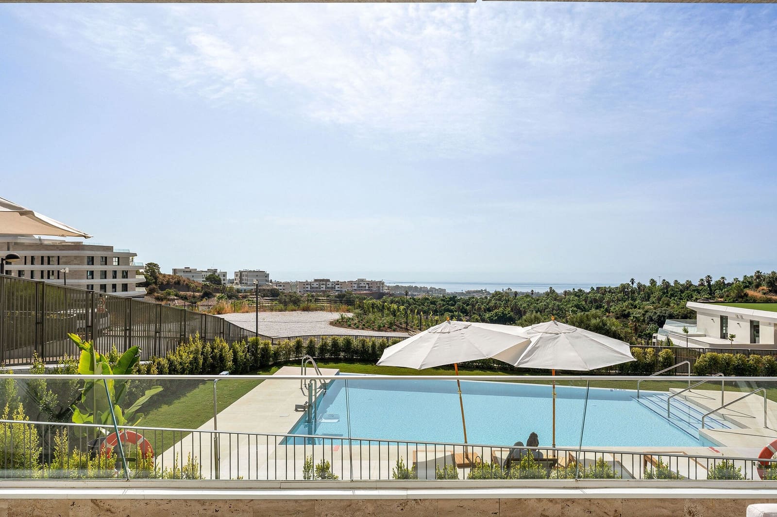 2 slaapkamer Appartement te koop in Estepona met zwembad garage - € 1.175.000 (Ref: 10118911)
