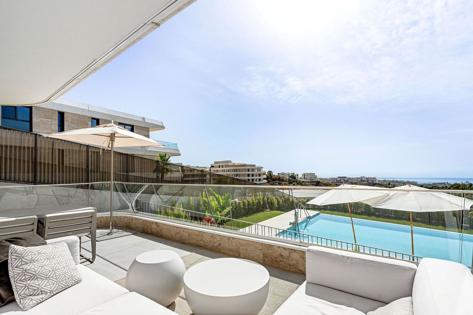 2 slaapkamer Appartement te koop in Estepona met zwembad garage - € 1.175.000 (Ref: 10118911)
