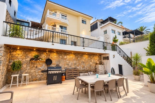 9 sypialnia Willa na sprzedaż w Mijas Costa, Mijas z basenem garażem - 840 000 € (Ref: 10123545)