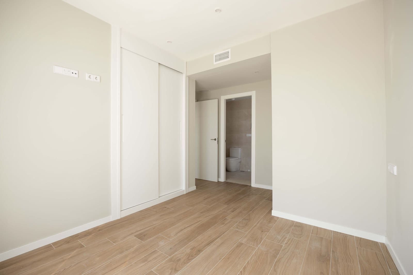 4 Zimmer Penthouse zu verkaufen in Nueva Andalucia mit Pool Garage - 995.000 € (Ref: 10133159)
