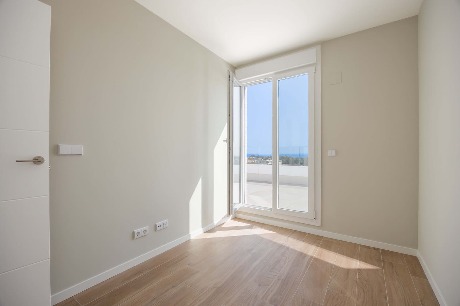 4 Zimmer Penthouse zu verkaufen in Nueva Andalucia mit Pool Garage - 995.000 € (Ref: 10133159)