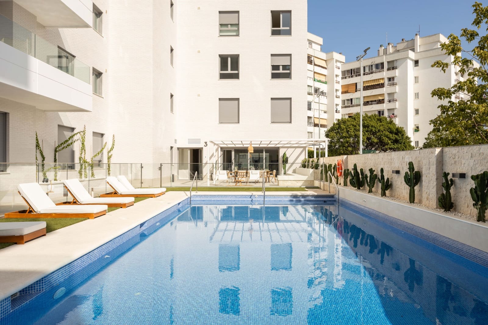 4 Zimmer Penthouse zu verkaufen in Nueva Andalucia mit Pool Garage - 995.000 € (Ref: 10133159)