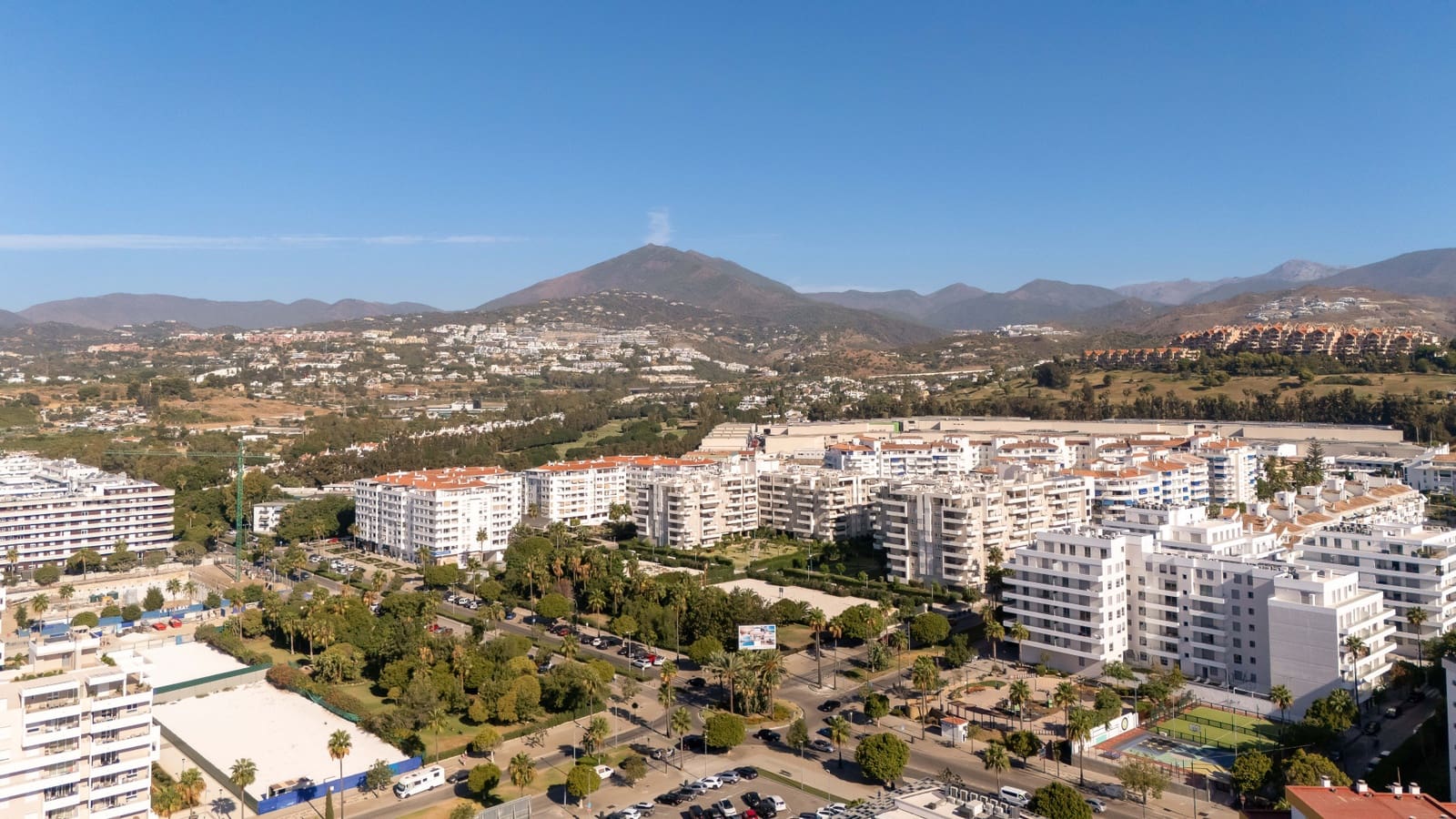 4 Zimmer Penthouse zu verkaufen in Nueva Andalucia mit Pool Garage - 995.000 € (Ref: 10133159)