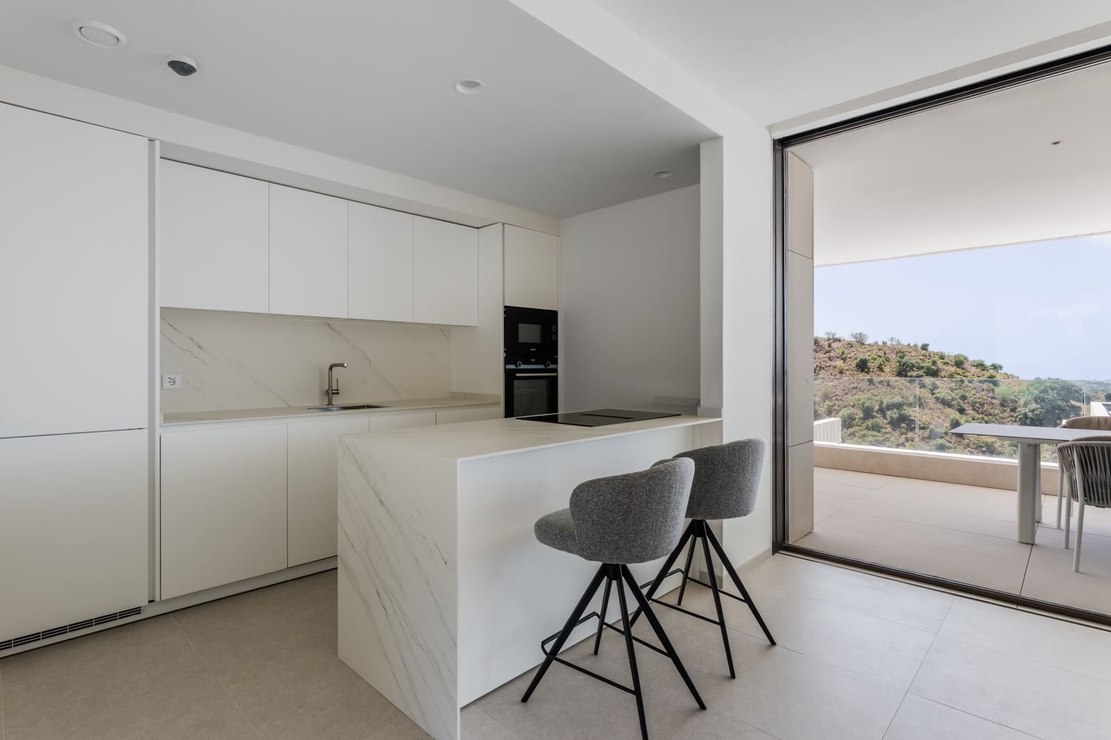 4 sypialnia Apartament na sprzedaż w Benahavis z basenem garażem - 1 730 000 € (Ref: 10139321)