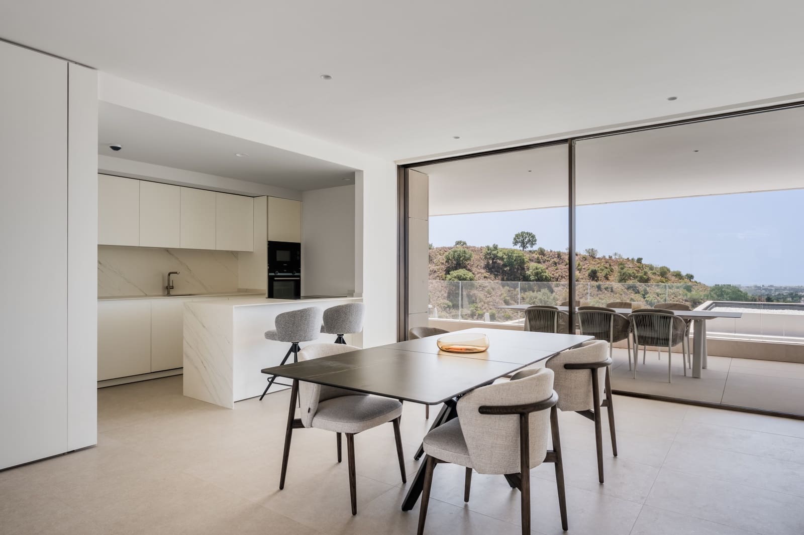 4 sypialnia Apartament na sprzedaż w Benahavis z basenem garażem - 1 730 000 € (Ref: 10139321)