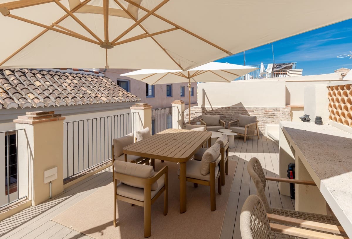3 makuuhuone Kattohuoneisto myytävänä paikassa Malaga kaupunki mukana uima-altaan - 1 550 000 € (Ref: 10153327)