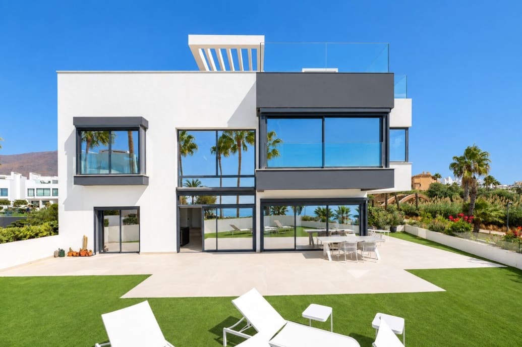 4 soveværelse Villa til salg i Estepona med swimmingpool garage - € 3.690.000 (Ref: 10161084)