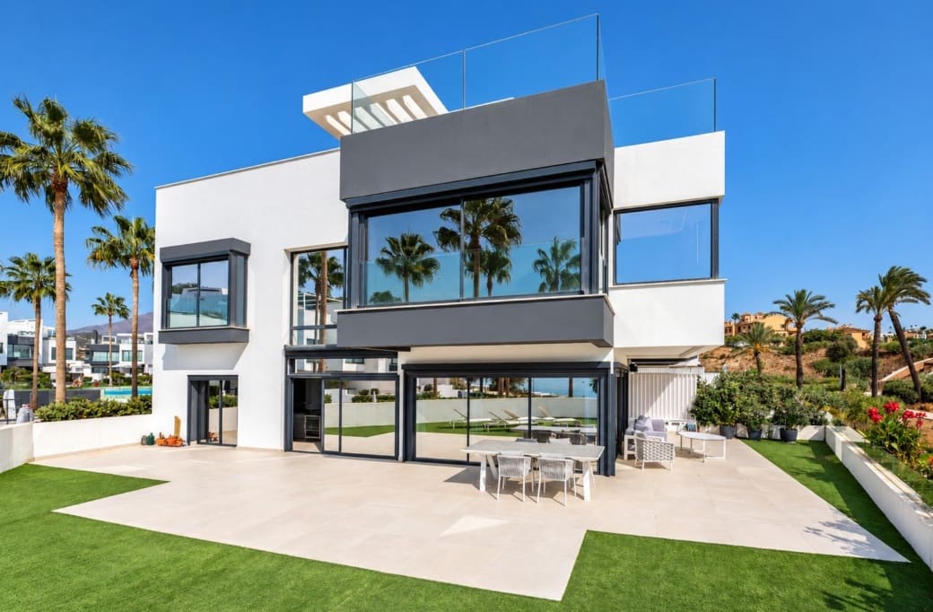 4 soveværelse Villa til salg i Estepona med swimmingpool garage - € 3.690.000 (Ref: 10161084)