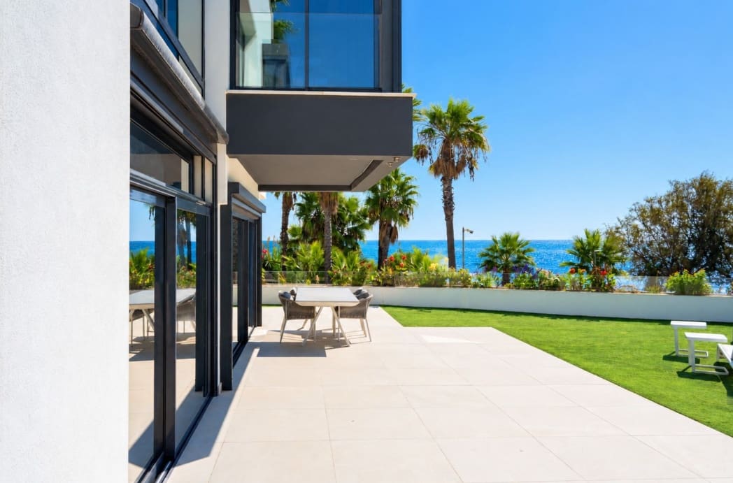 4 soveværelse Villa til salg i Estepona med swimmingpool garage - € 3.690.000 (Ref: 10161084)