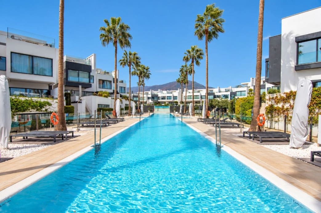 4 soveværelse Villa til salg i Estepona med swimmingpool garage - € 3.690.000 (Ref: 10161084)