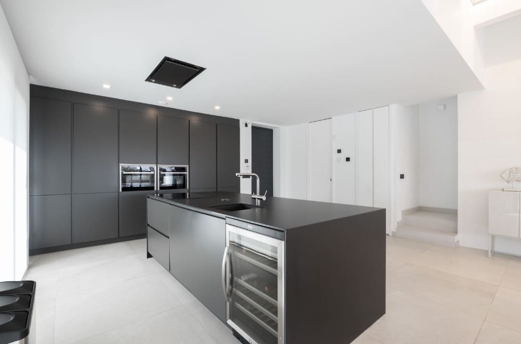 4 soveværelse Villa til salg i Estepona med swimmingpool garage - € 3.690.000 (Ref: 10161084)