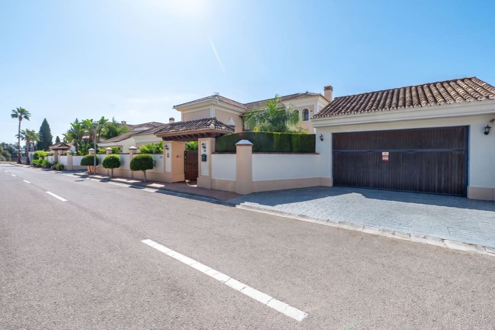 4 soveværelse Villa til salg i Mijas Costa med swimmingpool garage - € 1.985.000 (Ref: 10161086)