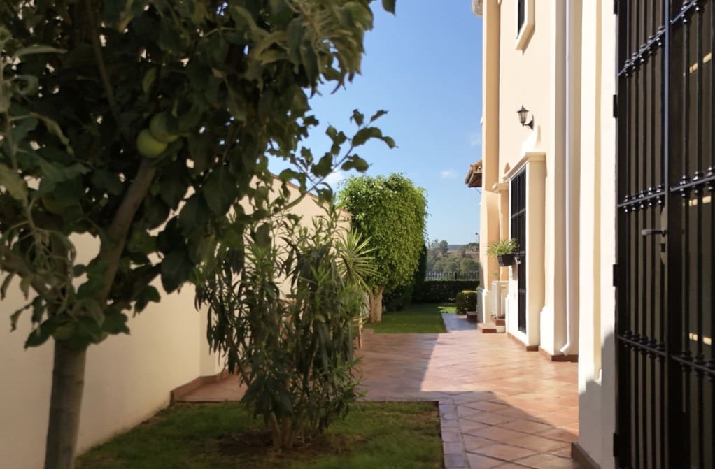 4 soveværelse Villa til salg i Mijas Costa med swimmingpool garage - € 1.985.000 (Ref: 10161086)