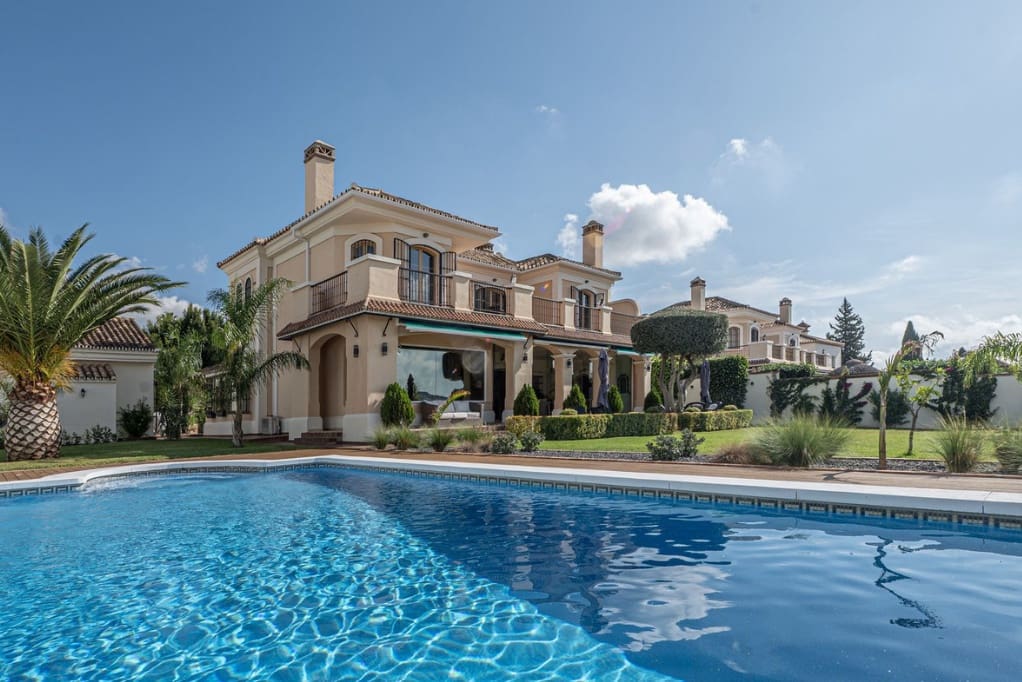 4 soveværelse Villa til salg i Mijas Costa med swimmingpool garage - € 1.985.000 (Ref: 10161086)