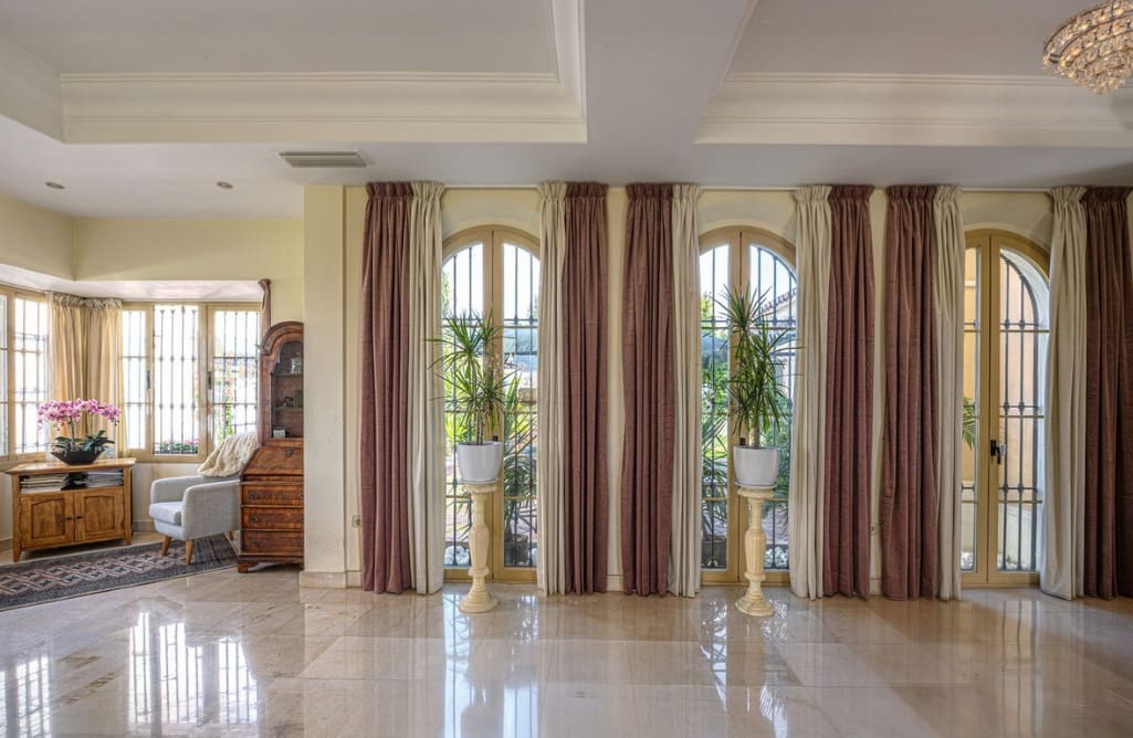 4 soveværelse Villa til salg i Mijas Costa med swimmingpool garage - € 1.985.000 (Ref: 10161086)