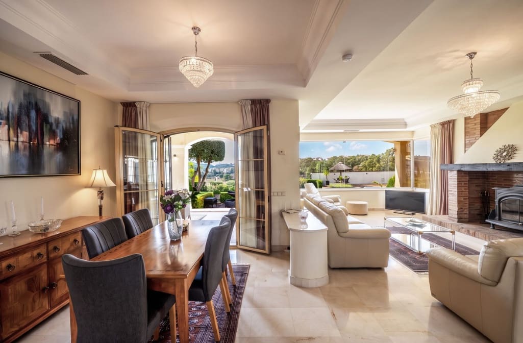 4 soveværelse Villa til salg i Mijas Costa med swimmingpool garage - € 1.985.000 (Ref: 10161086)